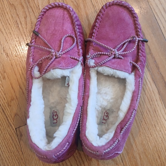 Ugg Slippers - Picture 1 of 3